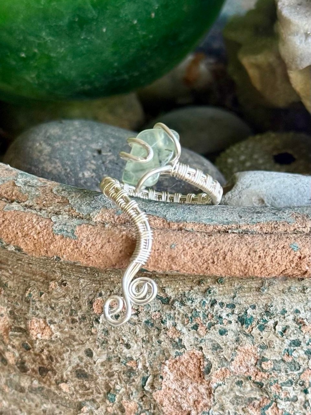 Handmade prehnite wire wrapped ring - Picture 4 of 7